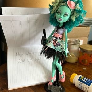 MONSTER HIGH HONEY SWAMP